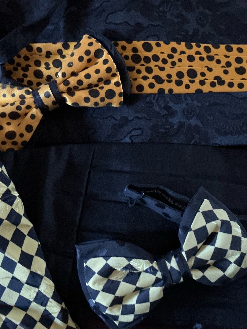 Men’s Adjustable Cummerbund Sets With Bow Ties & Pocket Squares